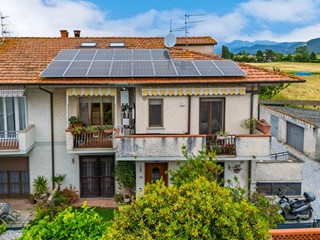 Appartamento in Vendita a San Giuliano Terme, zona Arena Metato, 299'000€, 120 m², con Box