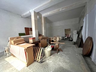 Laboratorio in Vendita a Cascina, 60'000€, 150 m²