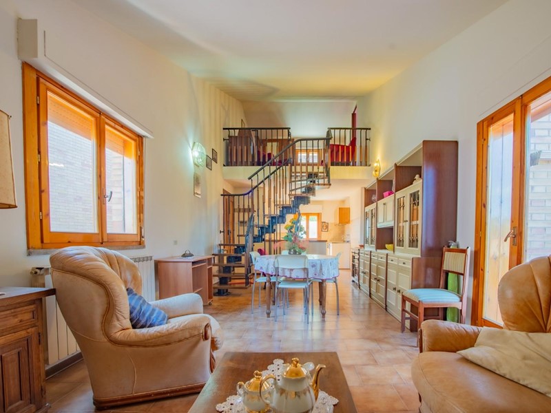 Appartamento in Vendita a Siena, 275'000&euro;, 128 m², con Box