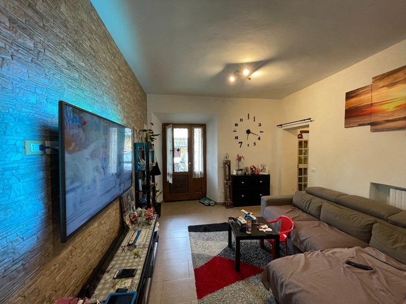 Trilocale in Vendita a Lucca, zona San Pancrazio, 120'000€, 85 m², arredato