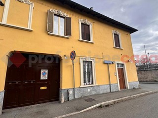 Ufficio in Vendita a Parabiago, 88'000€, 65 m²