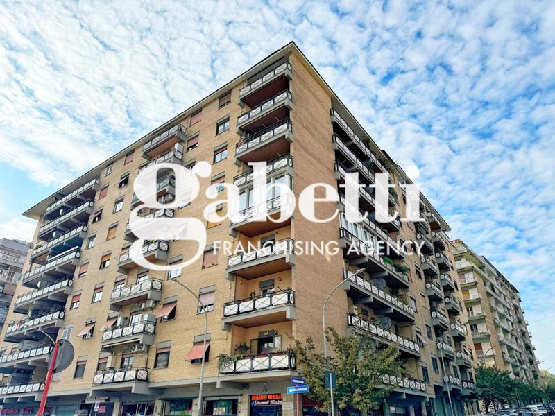 Bilocale in Vendita a Roma, 208'000€, 63 m²