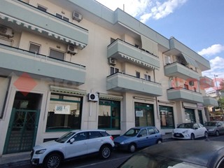 Negozio in Affitto a San Giorgio Ionico, 1'000&euro;, 258 m²
