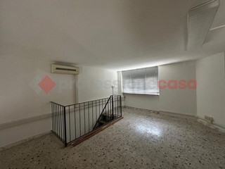Laboratorio in Affitto a Arezzo, 550€, 85 m²