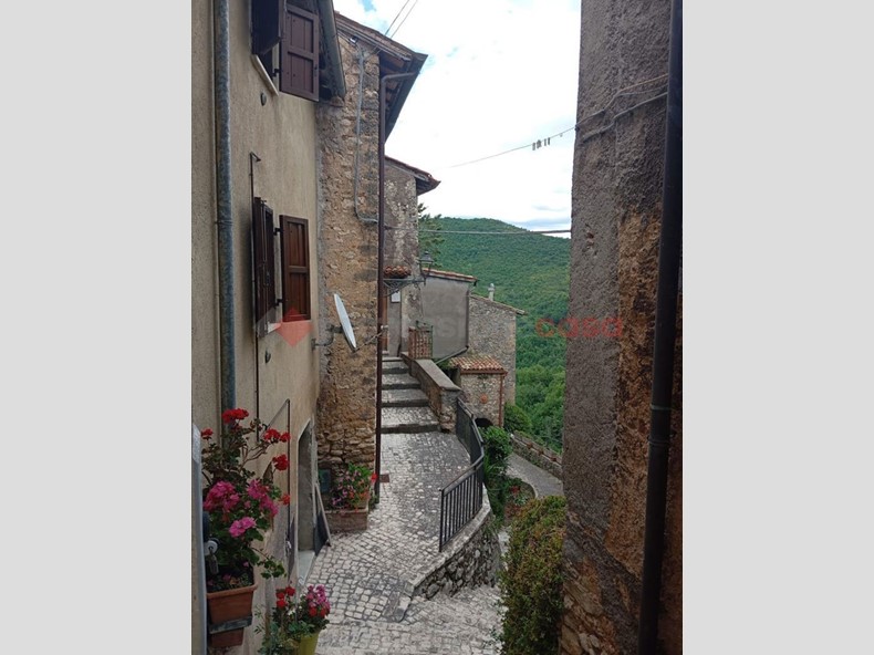 Casa Indipendente in Vendita a Roccagiovine, 12'000€, 45 m², arredato