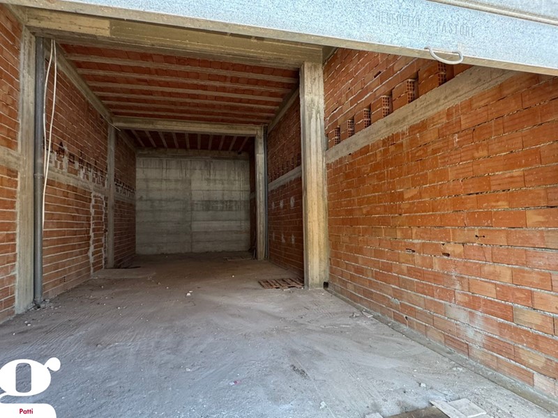 Magazzino in Vendita a Patti, 50'000€, 75 m²