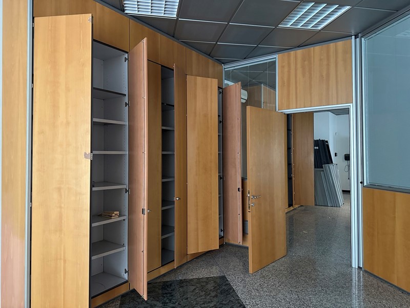 Ufficio in Vendita a Marano Ticino, 210'000€, 328 m², arredato
