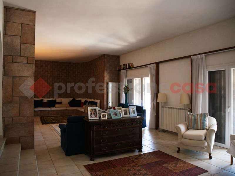 Villa in Vendita a Leporano, 650'000€, 420 m²