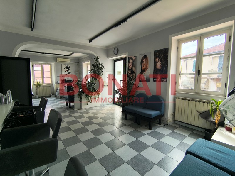 Immobile commerciale in Vendita a Bolano, zona Ceparana, 65'000&euro;, 50 m²