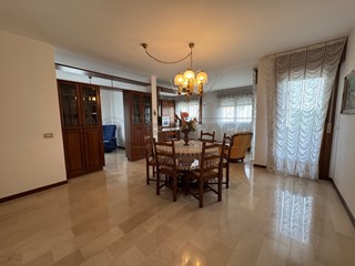 Appartamento in Vendita a Sandrigo, zona SANDRIGO, 157'000€, 115 m², con Box