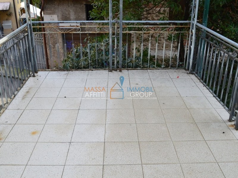 Casa Semi Indipendente in Vendita a Montignoso, 165'000€, 230 m²