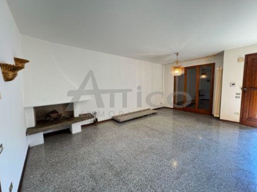 Casa Semi Indipendente in Vendita a Rovigo, zona CittÃ, 220'000€, 165 m², con Box