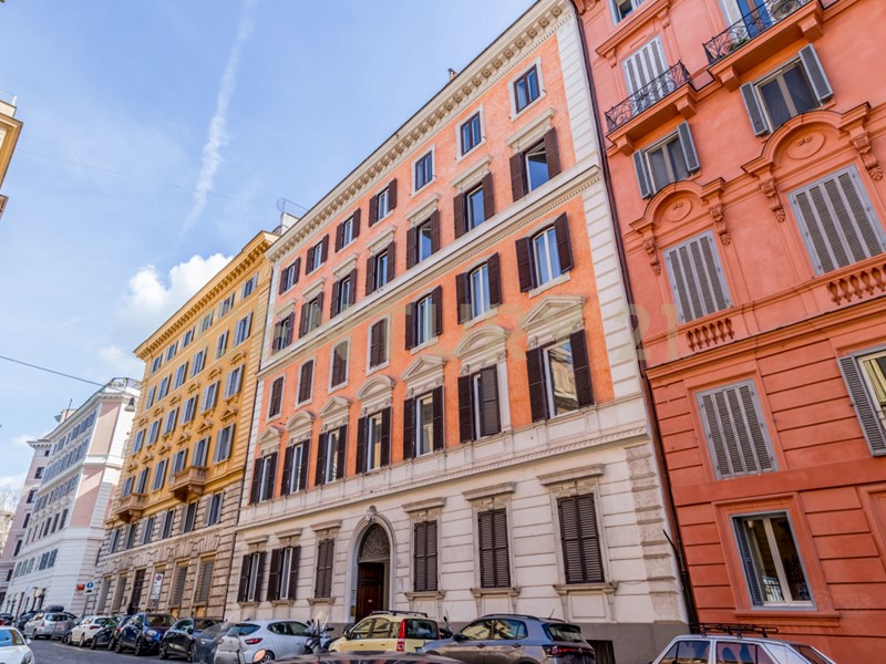 Ufficio in Vendita a Roma, 250'000€, 98 m²