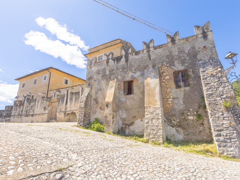 Casa Indipendente in Vendita a Vacone, 700'000&euro;, 1846 m²