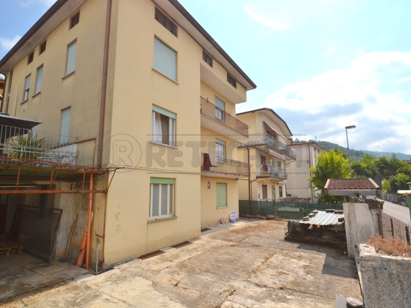 Appartamento in Vendita a Valdagno, zona Novale, 75'000€, 134 m², con Box