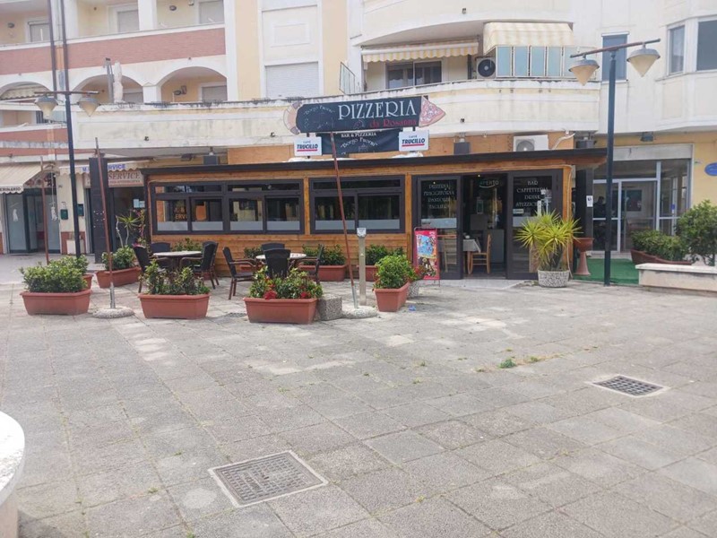 Immobile commerciale in Vendita a Salerno, 300'000&euro;, , arredato