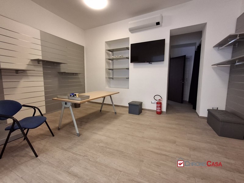 Negozio in Affitto a Messina, 530€, 67 m²