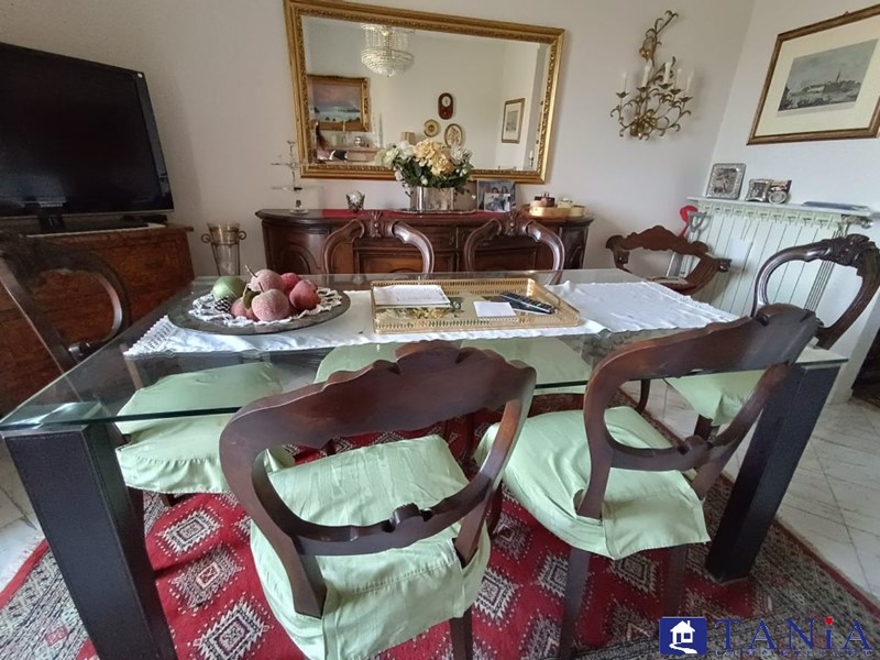 Quadrilocale in Vendita a Carrara, 160'000€, 90 m²