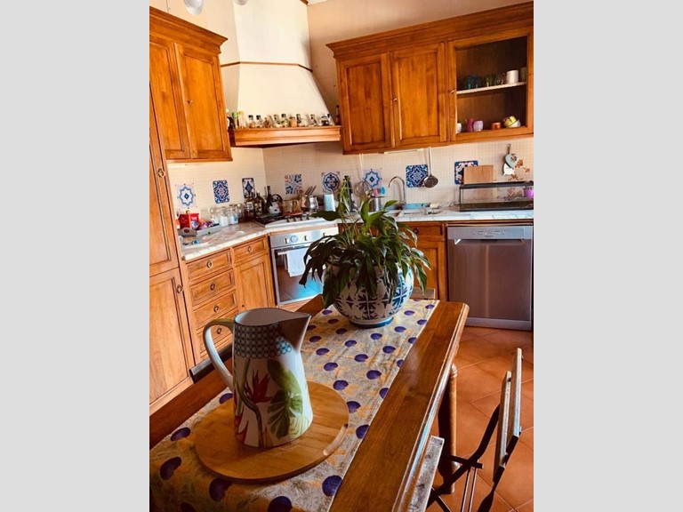 Attico in Vendita a Carrara, zona Marina di Carrara, 410'000€, 140 m², con Box