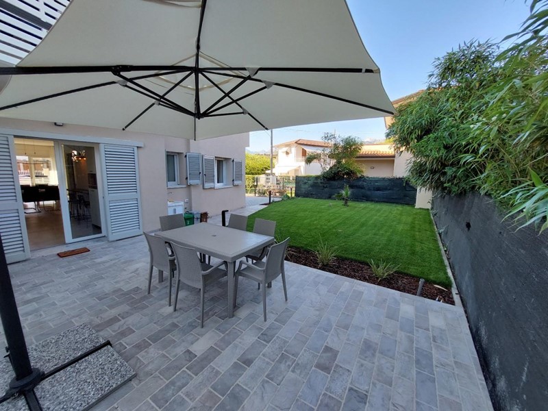 Appartamento in Affitto a Montignoso, zona Cinquale, 9'000€, 90 m², arredato