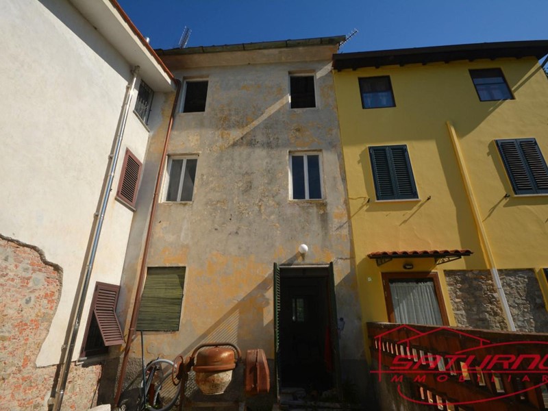 Casa Indipendente in Vendita a Lucca, zona Nave, 120'000&euro;, 120 m²