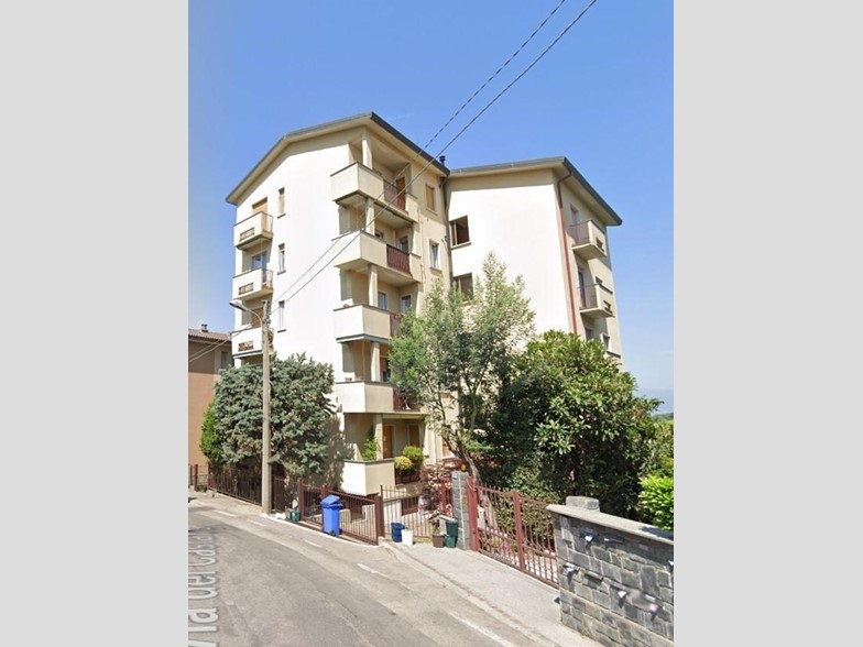 Quadrilocale in Vendita a Besana in Brianza, 58'000€, 96 m², con Box