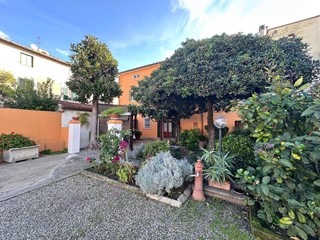 Villetta a schiera in Vendita a Cascina, zona Navacchio, 339'000&euro;, 175 m², con Box