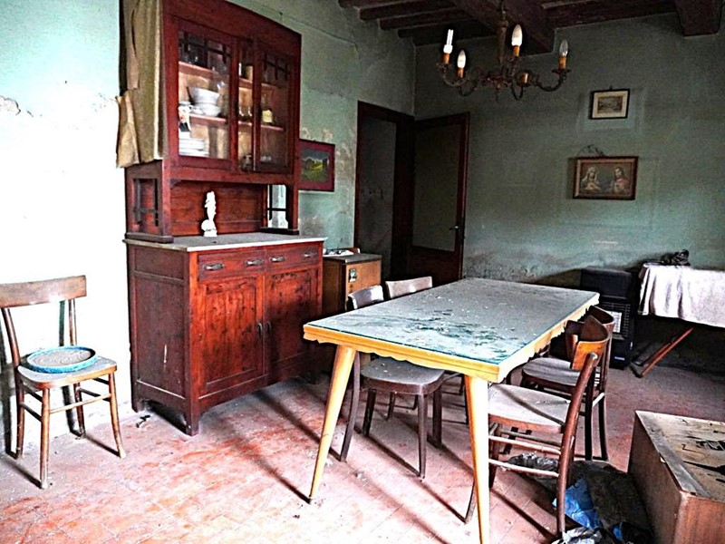 Casa Semi Indipendente in Vendita a Capannori, zona Pieve San Paolo, 75'000€, 195 m²