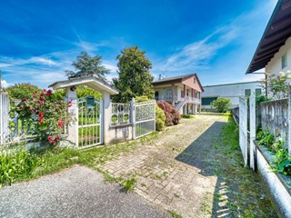 Villa bifamiliare in Vendita a Bosconero, 250'000€, 282 m²