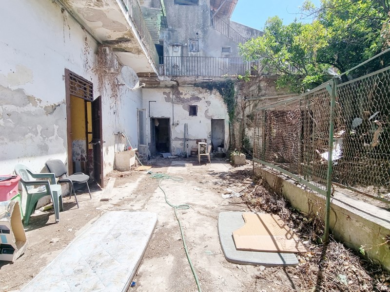 Casa Indipendente in Vendita a Caserta, 360'000€, 435 m²