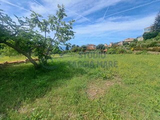 Casa Indipendente in Vendita a Ospedaletti, 449'000€, 200 m²