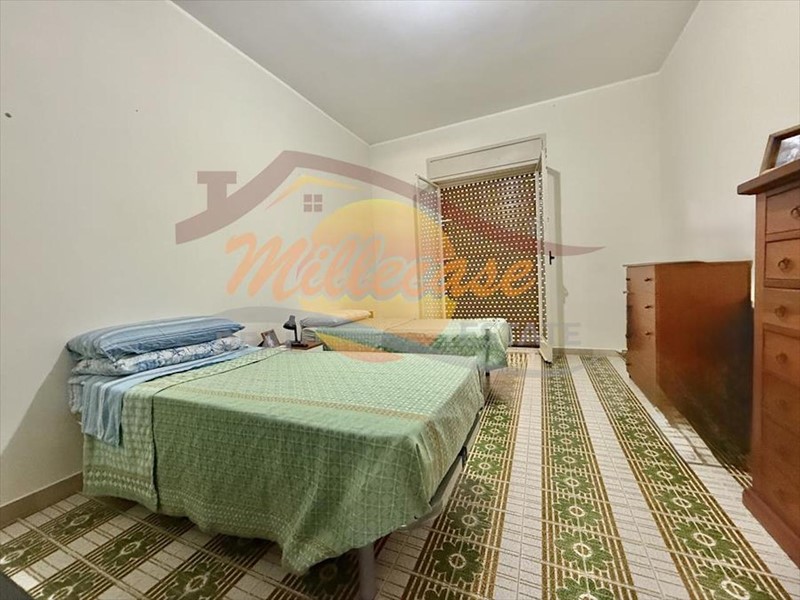 Appartamento in Vendita a Siracusa, zona Tisia - Tica - Zecchino, 98'000&euro;, 169 m²