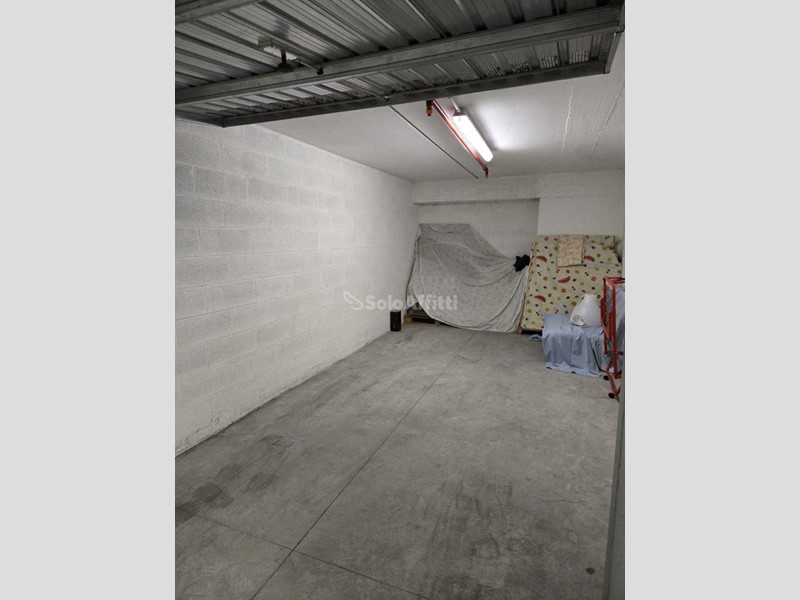 Box in Affitto a Terni, 120€, 16 m², con Box