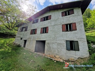 Casale in Vendita a Incudine, 110'000€, 240 m²