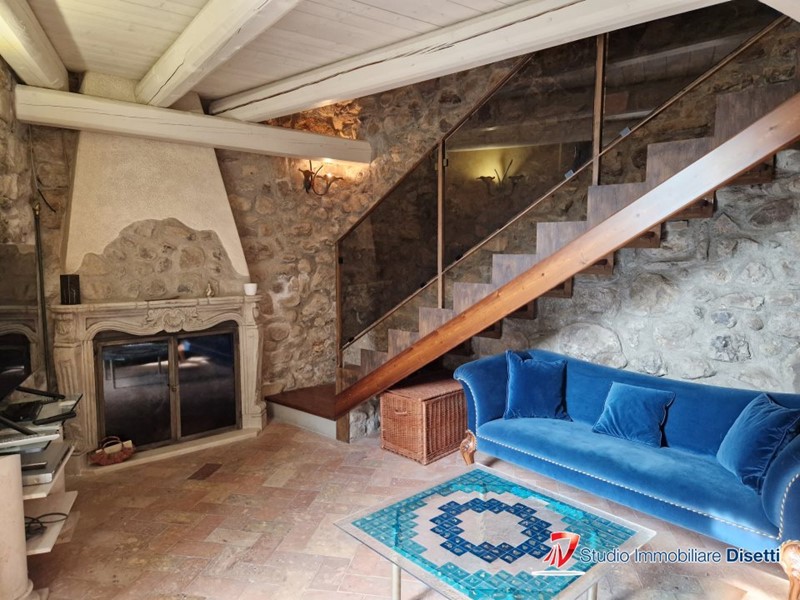 Villa in Vendita a Sale Marasino, 200'000€, 80 m²