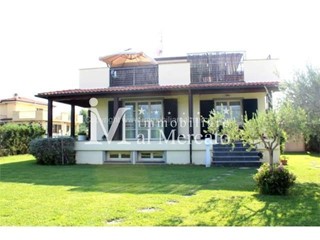 Villa in Vendita a Camaiore, 797'000&euro;, 200 m², arredato