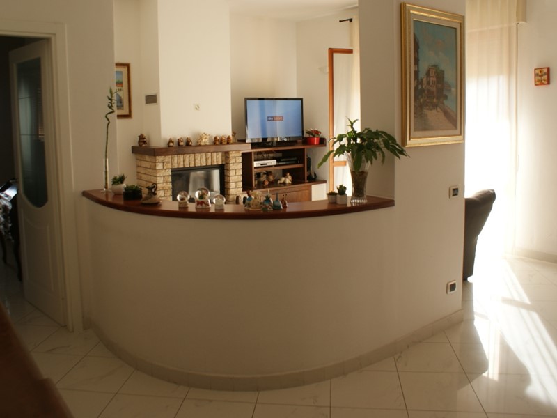 Casa Indipendente in Vendita a Luni, 380'000€, 300 m²