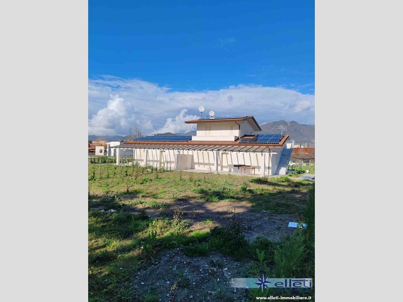 Villa bifamiliare in Vendita a Massa, zona Marina di Massa, 570'000&euro;, 110 m²
