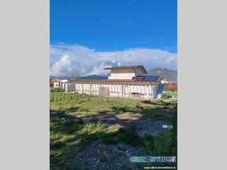 Villa bifamiliare in Vendita a Massa, zona Marina di Massa, 570'000&euro;, 110 m²