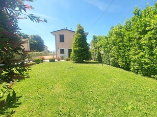 Villa in Vendita a Lucca, zona Santissima Annunziata, 379'000&euro;, 160 m², con Box