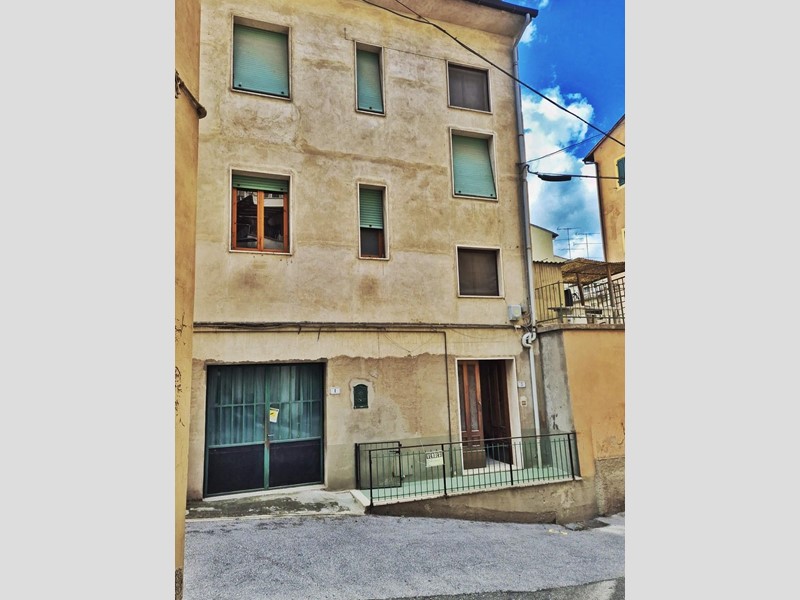 Appartamento in Vendita a Castelfiorentino, 165'000€, 120 m², con Box