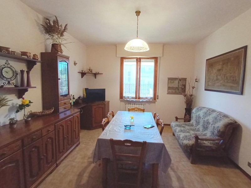 Quadrilocale in Vendita a Gambassi Terme, 170'000€, 90 m², con Box