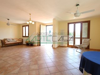Villa in Vendita a San Giuliano Terme, zona Campo, 575'000€, 240 m²