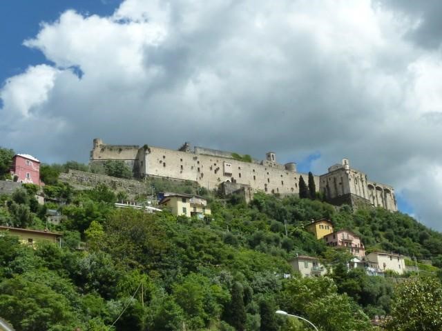 Immobile commerciale in Affitto a Massa, 1'500€, 150 m²