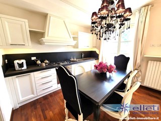 Quadrilocale in Vendita a Massa, 415'000&euro;, 90 m², arredato