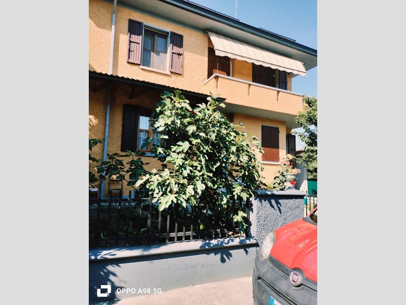 Villetta a schiera in Vendita a Reggio Emilia, 315'000€, 136 m², con Box