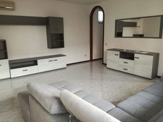 Trilocale in Vendita a Guardamiglio, 135'000€, 113 m², arredato