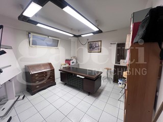 Ufficio in Vendita a Oristano, 70'000€, 81 m², arredato