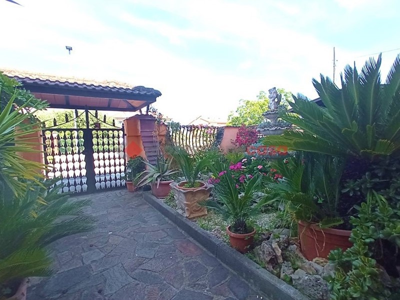 Villa bifamiliare in Vendita a Aprilia, 239'000€, 120 m²