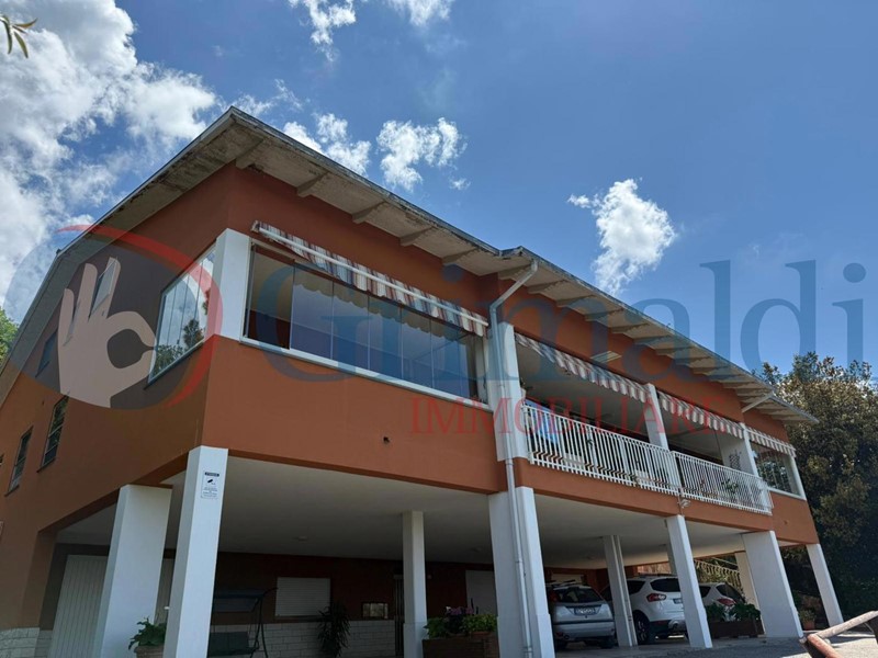 Appartamento in Vendita a Corciano, 185'000€, 190 m², arredato